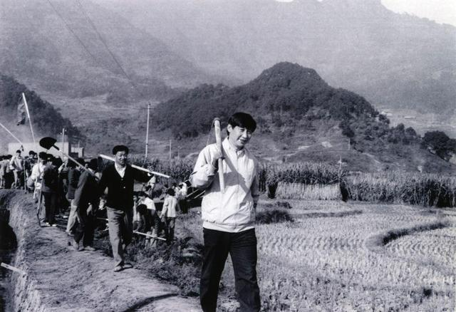 时政微不雅察丨高潮，铸就方兴未艾的中国