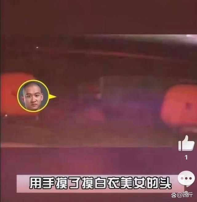 相声演员曹云金路边小便被拍，草丛脱裤还吐痰，车内拥抱醉酒女子 言行不一引争议