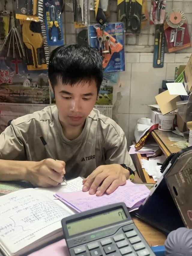 39岁五金店老板入选粤超 草根球员逐梦赛场