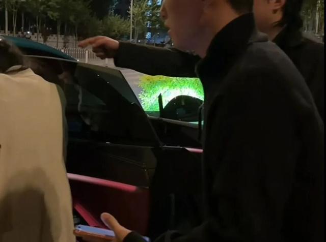 大学生连夜开车1300多公里，自费5200多元送校友回家奔丧 温情善举感动网友