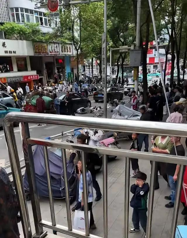 驾车致2死6伤女子是主任医师