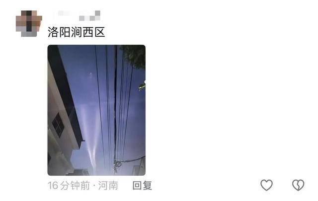 长征六号甲运载火箭过境河南 夜空“水母云”梦幻现身