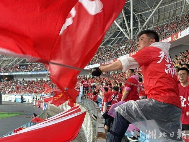 楚超“水战”让球迷彼此更存眷