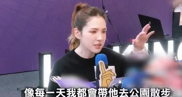 许玮甯邱泽公园溜娃 温馨家庭时光