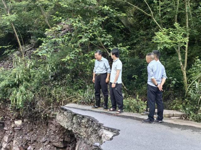 湖南全力应对强降雨公路灾毁