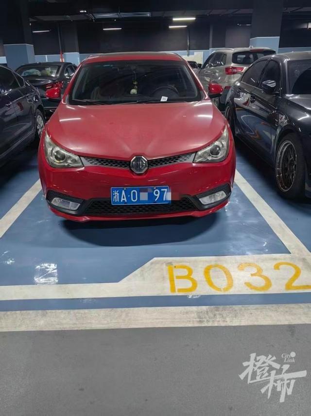 买车13年被催缴16年前的停车费 前任车主欠费引发争议