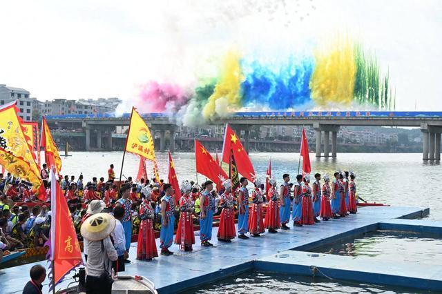 麻阳传统龙舟邀请赛首日见闻