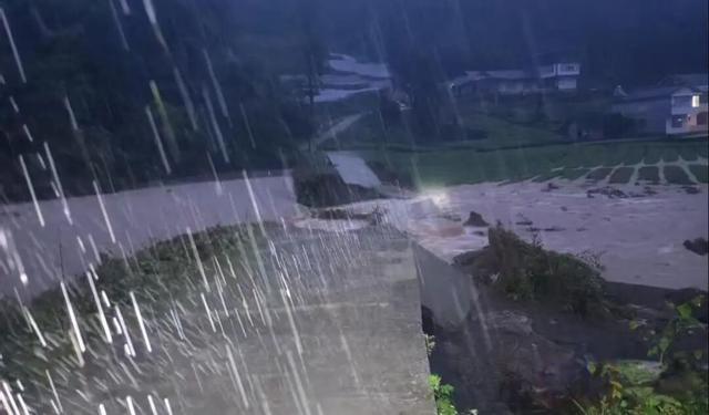 湖北老兵冲锋在前守护群众 抗洪一线显本色
