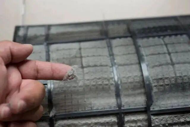 不洗空調(diào)老人被吹出白肺高燒不退 警惕軍團菌感染