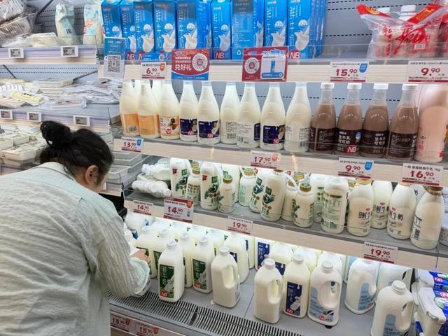 光明乳業(yè)困局何解 昔日巨頭為何“支棱”不起來(lái)了？