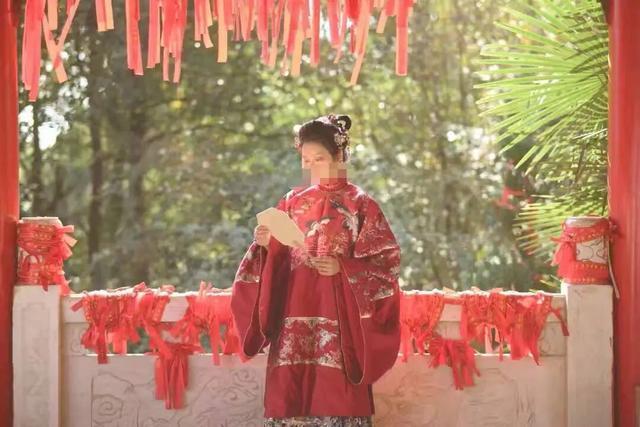 攝影師開黃腔被女子制止P圖報復 引發(fā)廣泛關注
