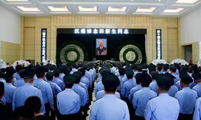 民警匯報(bào)案情發(fā)現(xiàn)隊(duì)長(zhǎng)倒地 因公犧牲引發(fā)哀悼