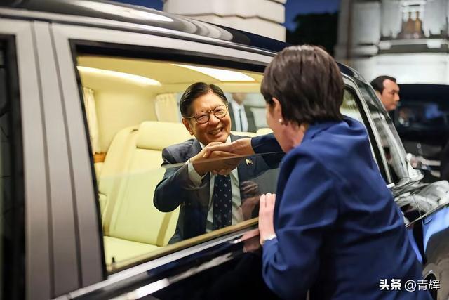 菲律宾总统视察灾区发出笑声 国际援助纷至沓来