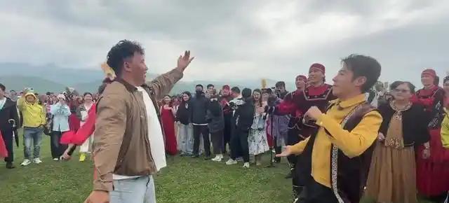 撒贝宁又来新疆了