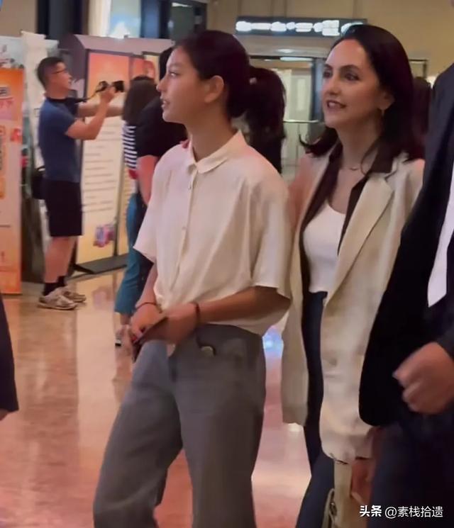 刘烨女儿长这么高了 美成焦点