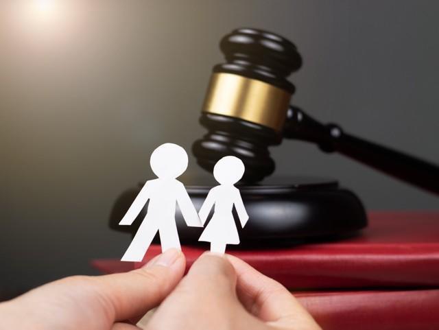 女子发现孩子非现任亲生状告前任索赔