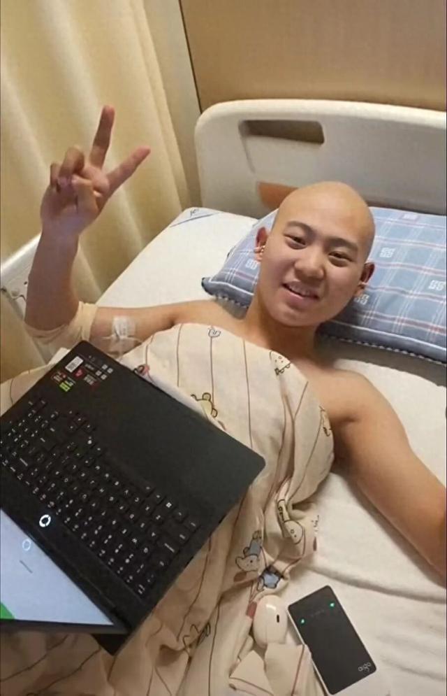 山东少年查出骨肉瘤仍然坚持高考