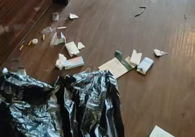 男子退房留满屋垃圾还投诉酒店 不文明入住引争议