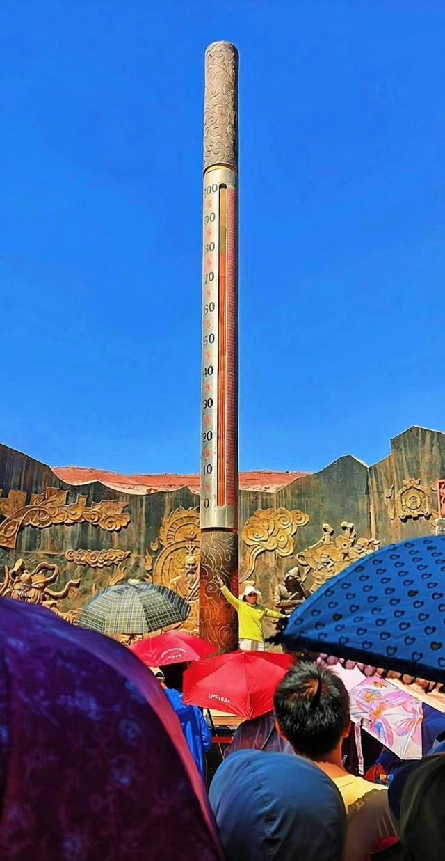 新疆火焰山地表温度突破80°C 高温持续攀升