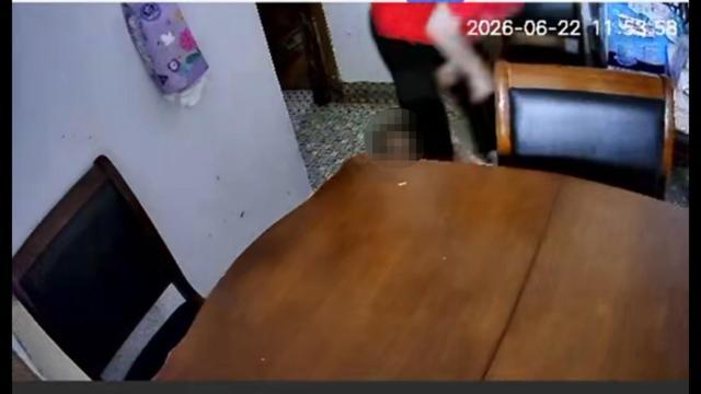 85岁外婆遭保姆多次掌掴 警方介入 家属报警并曝光监控