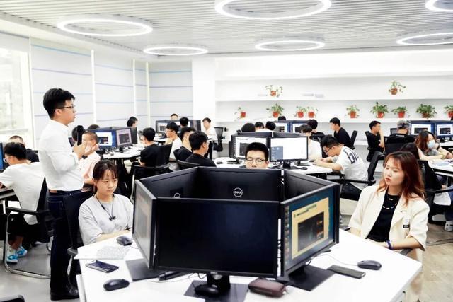 等不及毕业了!年薪600万抢人 大厂争抢AI新星