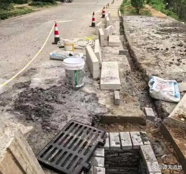 小区物业被赞神仙物业却突然撤场 业主挽留难暖人心