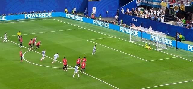 从0-2到3-2绝地大逆转！世界杯：阿根廷淘汰埃及，恩佐争议绝杀 梅西关键助攻逆转局势