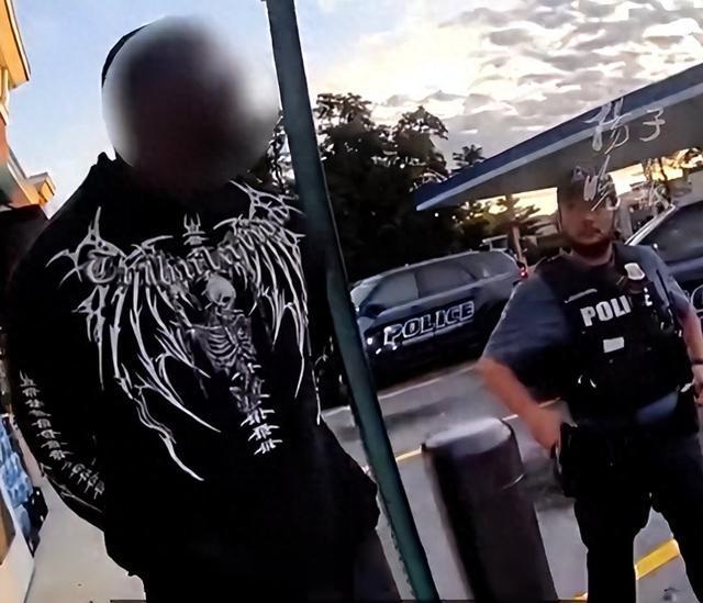 美国小偷手上带血报警求助当场露馅