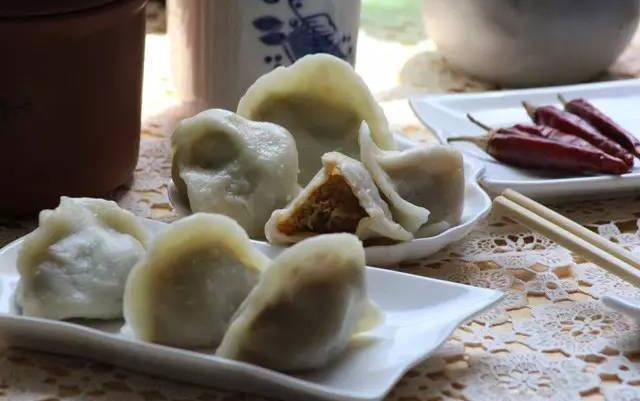 硕士妻子陪丈夫卖饺子扛170万债
