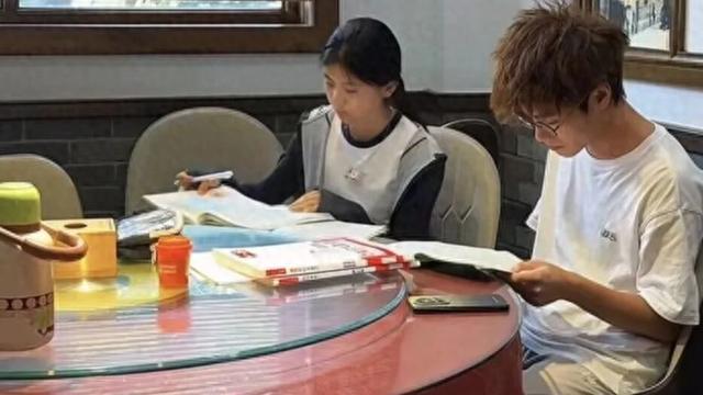 饭店老板雇大学生做家教