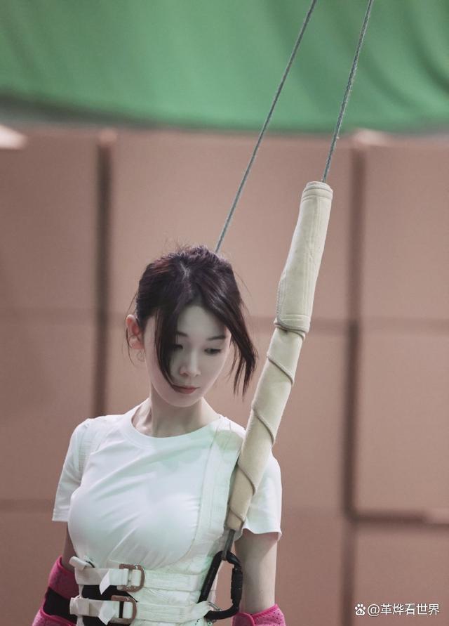 陈瑶打戏 素颜吊威亚展确凿魔力
