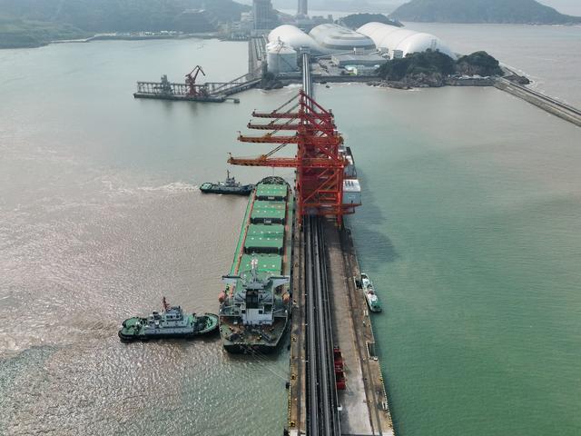 温州赶在台风逼近前抢卸17.8万吨电煤 保障浙南能源供应