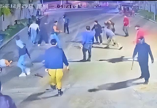 被骗国人在柬埔寨园区被打画面曝光