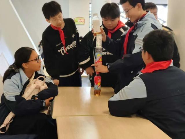 开学前班级群通知换老师引家长焦虑 家校共促平稳过渡