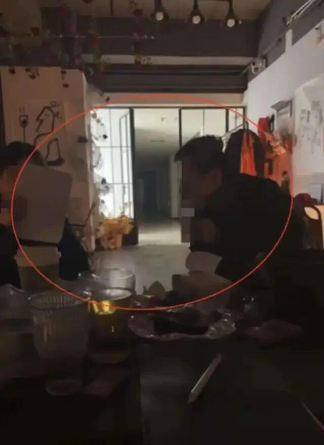 男子被店员偷加伏特加后续 店员称因不堪骚扰
