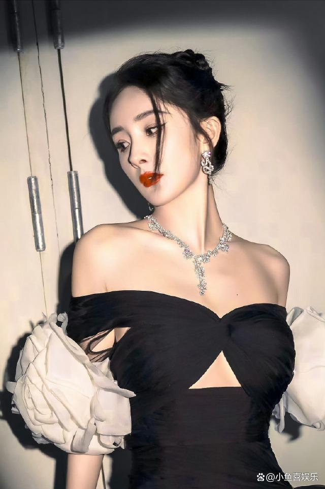 杨幂狂野女王封神！原野之姿尽显魔力
