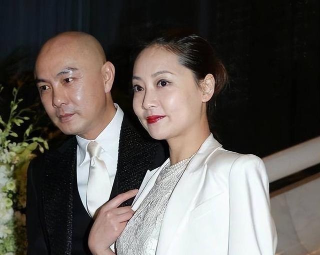张卫健疑乱扔烟头引争议 本人回应 角度引发的乌龙