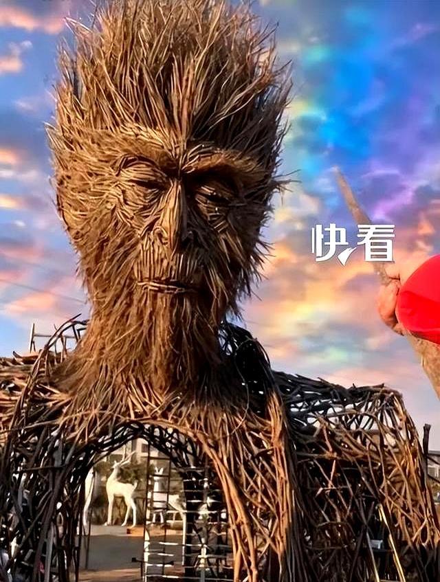 树枝手搓的齐天大圣太震撼了 成年人的童年幻觉