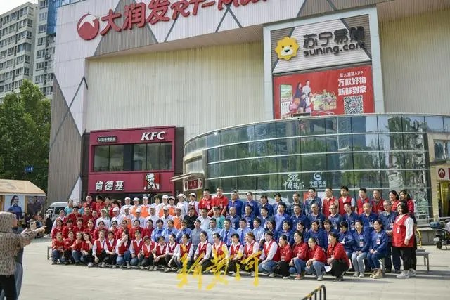 24岁的济南首家大润发超市闭店，卖场搬迁工作进入尾声