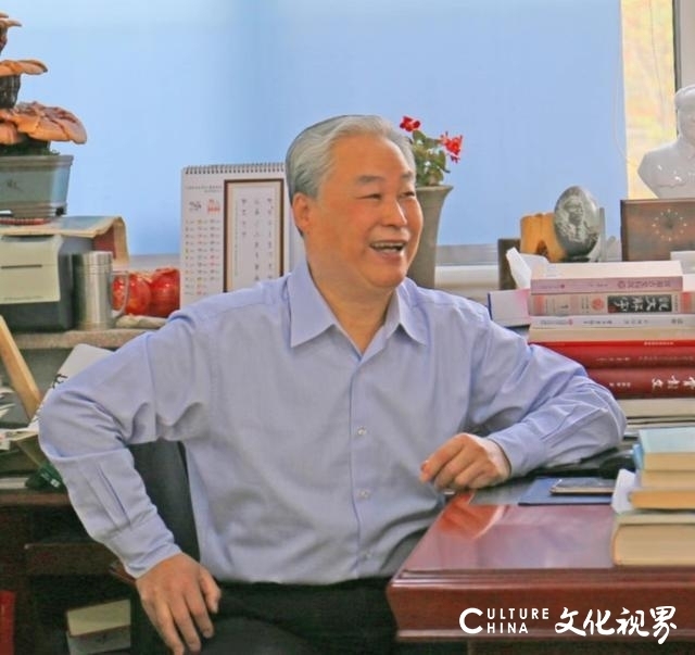 一石一故事，一文一传承——丁再献让千年骨刻文在临沂沂南慈善文化广场的奇石上“发声”