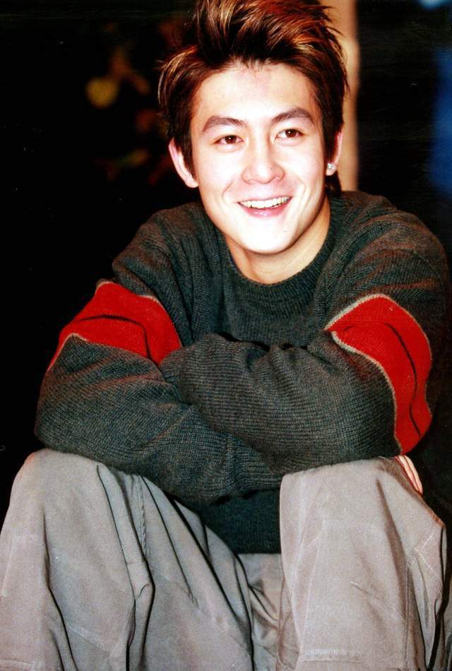 王力宏塌房后坑了周杰伦 招妓化名＂周先生＂