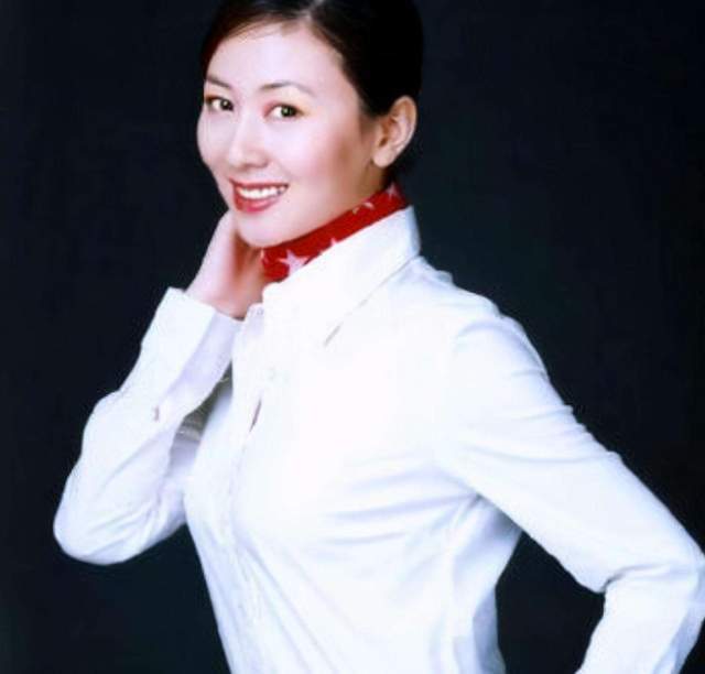 摄影师为女星拍裸体照用800盒胶卷 常在大自然中拍摄