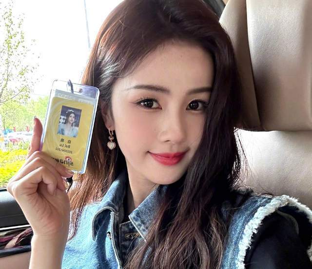 白鹿为过往不当言论发文道歉，感谢大家的批评，称会严格约束自己