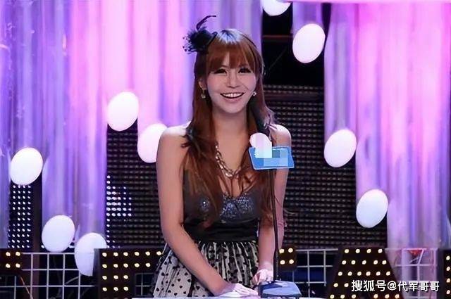 13年前，“宁愿坐在宝马车里哭”的拜金女马诺，如今35岁嫁入豪门了吗？