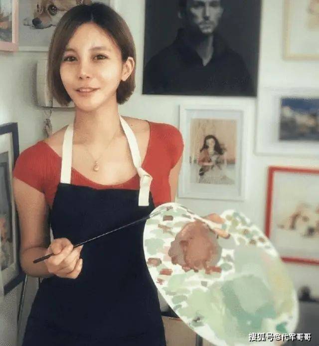 13年前，“宁愿坐在宝马车里哭”的拜金女马诺，如今35岁嫁入豪门了吗？