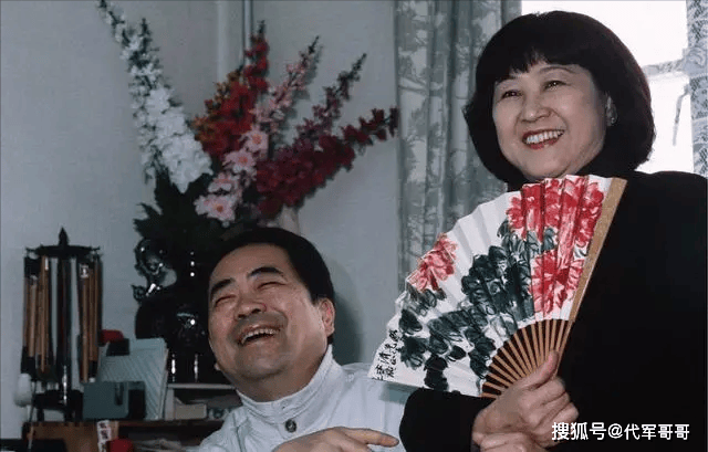 揭秘86岁书法家范曾与小50岁主播徐萌结婚真实内幕