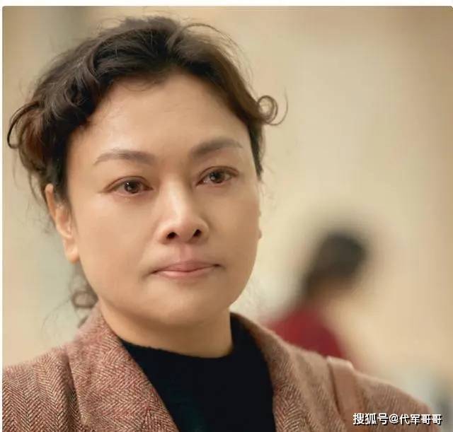 她年轻时“艳压”巩俐，二婚闪嫁瑞士亿万富翁，60岁活成人生赢家