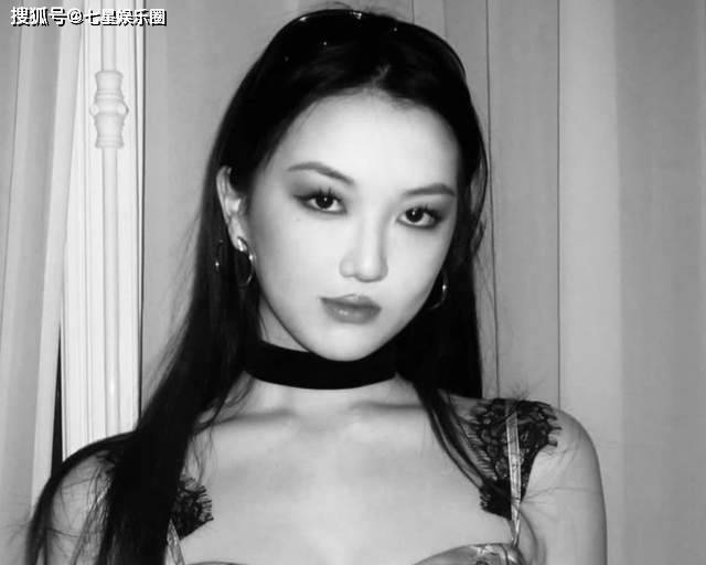 李嫣公开术后照片，4次手术摆脱兔唇，颜值赛王菲，美出新高度