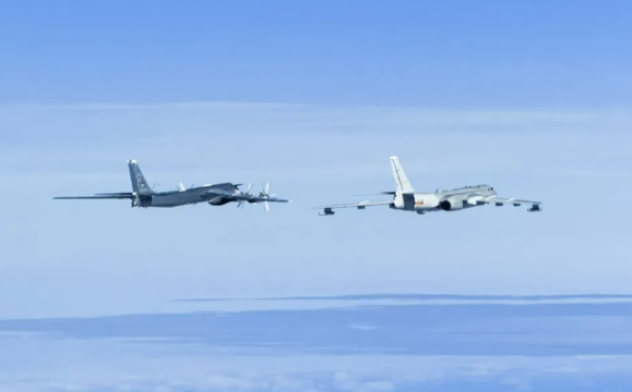 中俄空军轰炸机编队，飞越白令海！