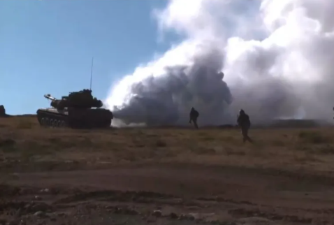 大场面！机器狗无人机开路 实兵对抗演练画面公布